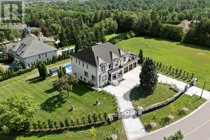 731 WOODLAND ACRES CRESCENT, Vaughan, Ontario L6A1G2