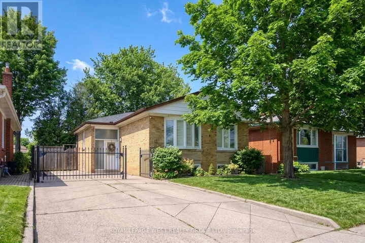 12 LEAVENWORTH CRESCENT, Toronto (Markland Wood), Ontario M9C1T4