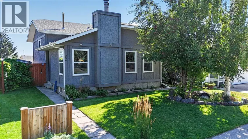 255 Shawcliffe Circle SW, Calgary, Alberta T2Y1E8
