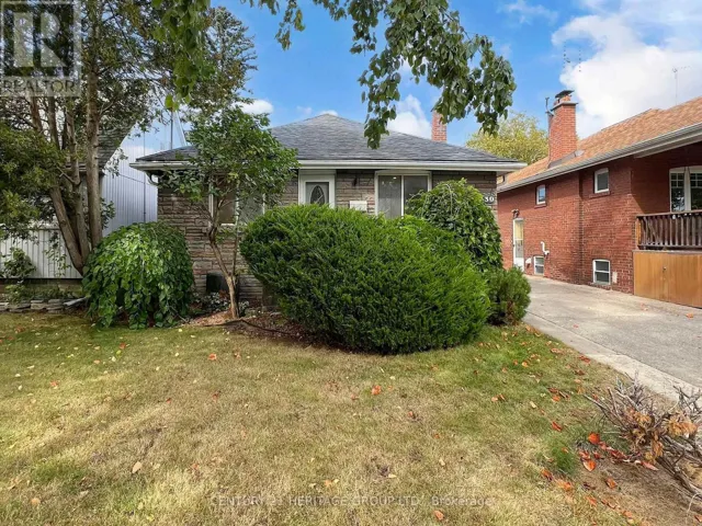 LOWER UNIT - 30 STRUTHERS STREET, Toronto (Mimico), Ontario M8V1Y1