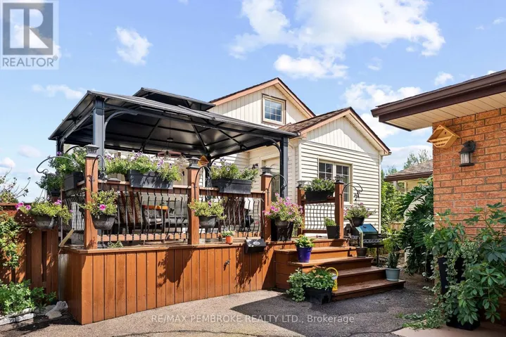 1315 BLAKELY CRESCENT W, Pembroke, Ontario K8A6Z9