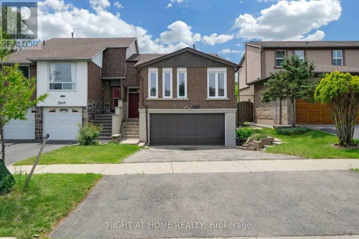 3241 MCCARTHY COURT, Mississauga (Applewood), Ontario L4Y3Z4