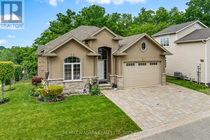 255 LAKESHORE ROAD, St. Catharines (Lakeshore), Ontario L2M1R9