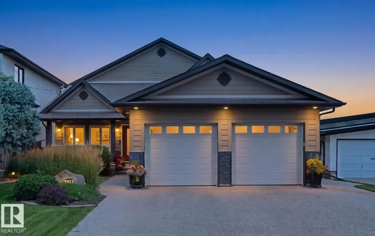 7912 ROWLAND RD NW, Edmonton, Alberta T6A3W1