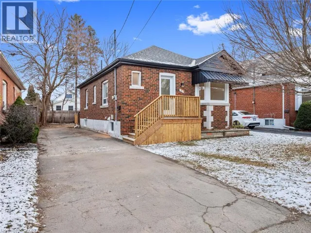 51 WOODBRIDGE Road, Hamilton, Ontario L8K3C8