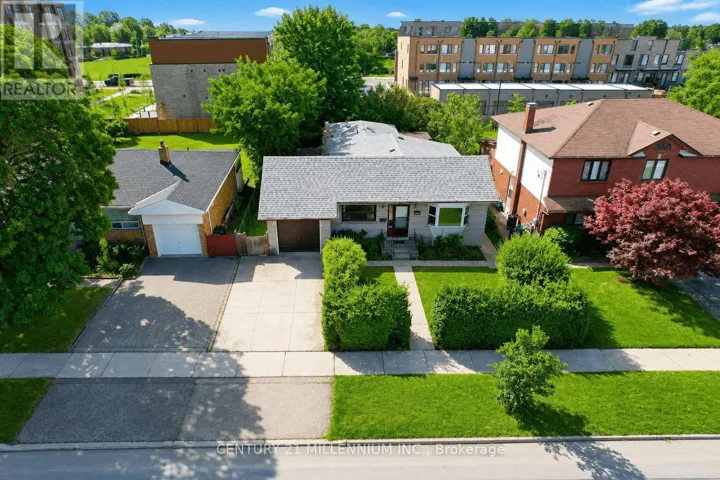 169 RANEE AVENUE, Toronto (Englemount-Lawrence), Ontario M6A1N3