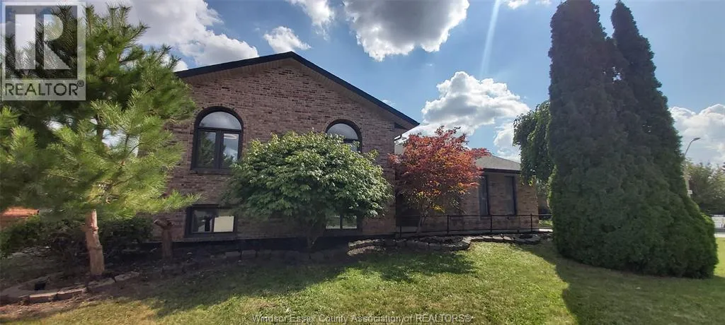 8339 KINGSTON CRESCENT, Windsor, Ontario N8S4R7