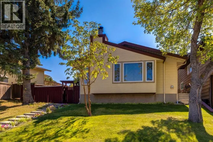 116 Bearberry Crescent NW, Calgary, Alberta T3K1R3