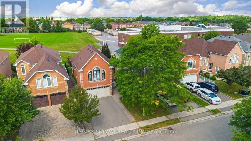 25 WOODCREEK DRIVE, Brampton (Snelgrove), Ontario L6Z4V5
