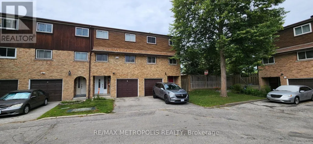 8 - 21 ROCKWOOD DRIVE, Toronto (Cliffcrest), Ontario M1M3M9