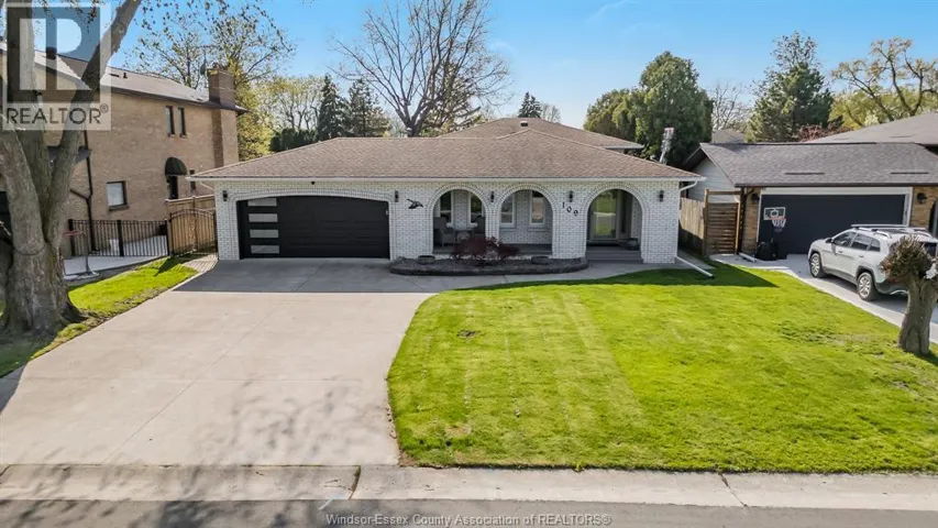 109 CENTENNIAL, Tecumseh, Ontario N8N2N7