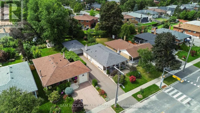 248 WELLESWORTH DRIVE, Toronto (Eringate-Centennial-West Deane), Ontario M9C4S6