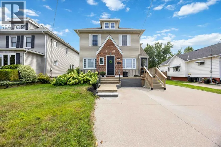 207 VICTORIA AVENUE East, Point Edward, Ontario N7V1H7