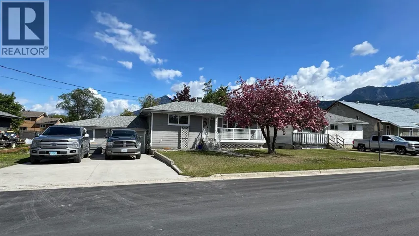 711 10TH Street S, Golden, British Columbia V0A1H0
