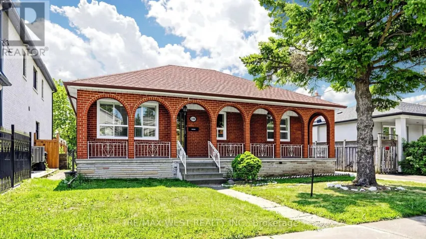 BSMT - 139 RANEE AVENUE, Toronto (Englemount-Lawrence), Ontario M6A1N3