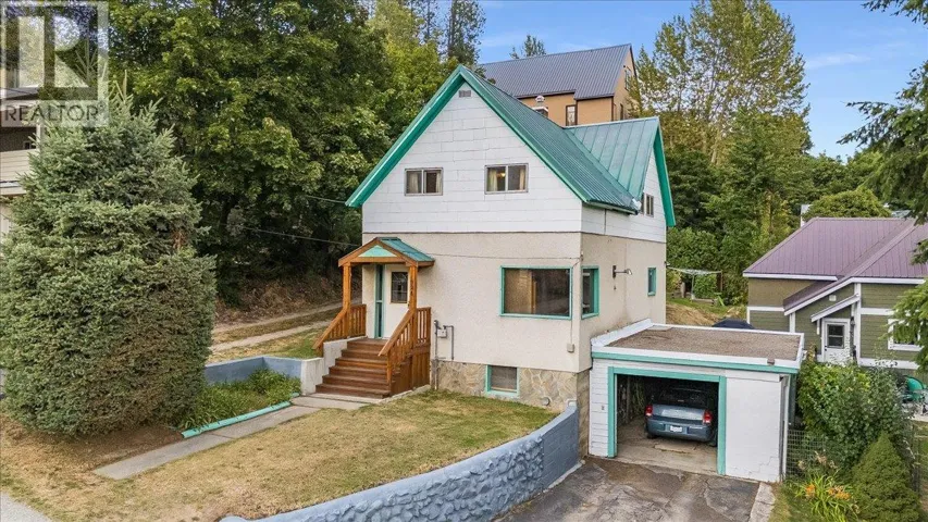 1924 Davis Street, Rossland, British Columbia V0G1Y0