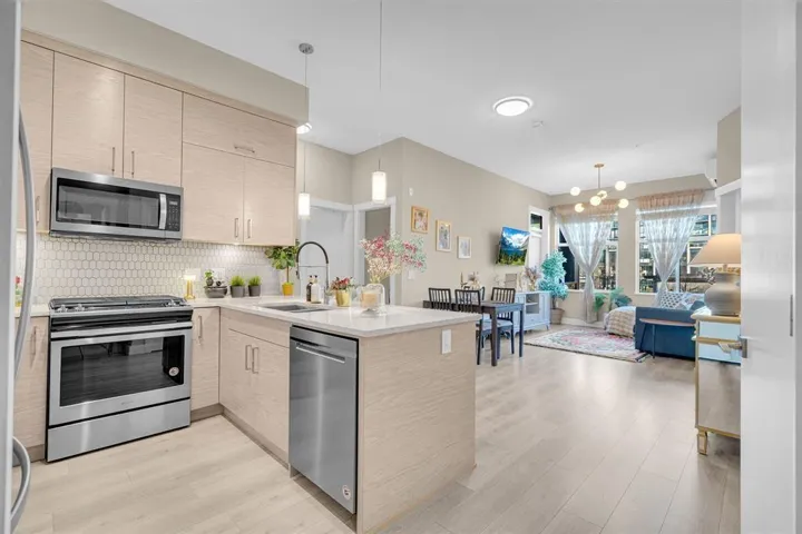219 2120 GLADWIN ROAD, Abbotsford, British Columbia V3S0L7