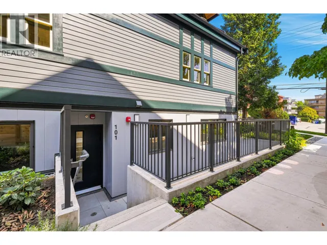 101 CUNNINGHAM STREET, New Westminster, British Columbia V3L2G1