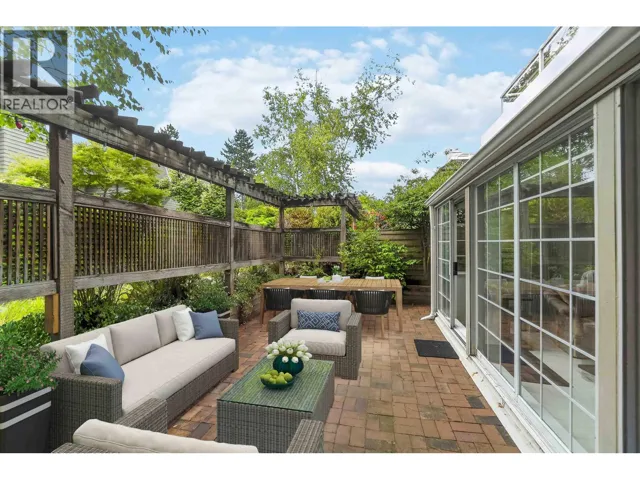 102 3441 CURLE AVENUE, Burnaby, British Columbia V5G4P4