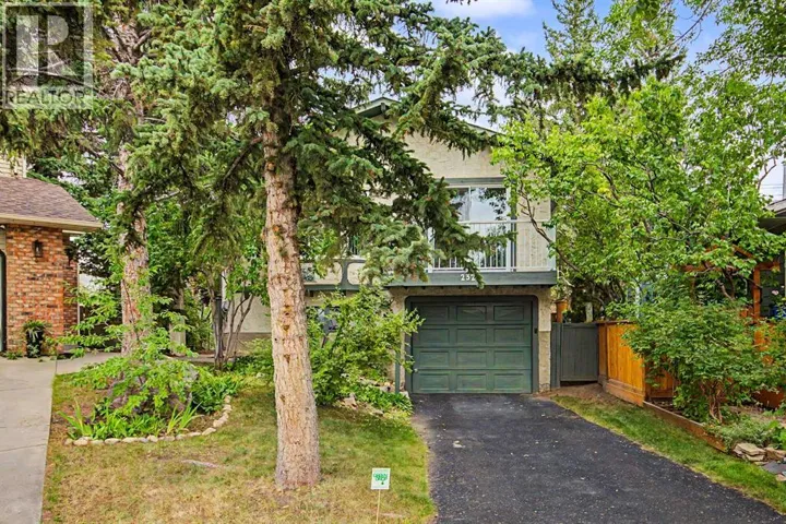 232 Sandstone Place NW, Calgary, Alberta T3K2X6