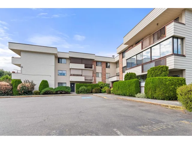 301 32885 GEORGE FERGUSON WAY, Abbotsford, British Columbia V2S7X1