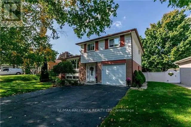 UPPER UNIT - 8 MEADOWLAND AVENUE, Barrie (Allandale Heights), Ontario L4N2Y4