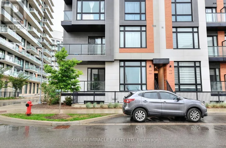 1221 - 8 DAVID EYER ROAD, Richmond Hill, Ontario L4S0N5