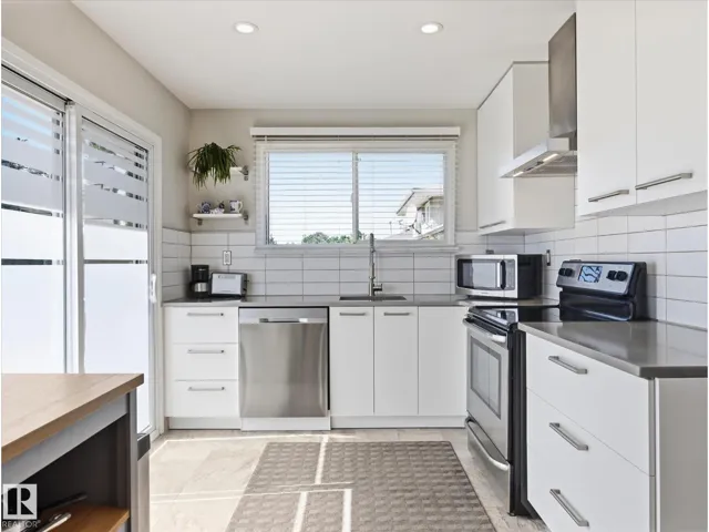 7411 141 AV NW, Edmonton, Alberta T5C2N4