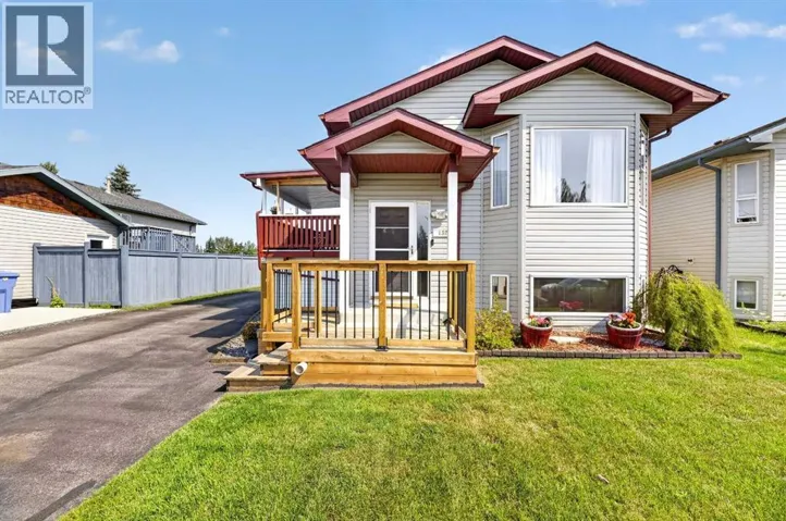 132 Meadowpark Drive, Carstairs, Alberta T0M0N0
