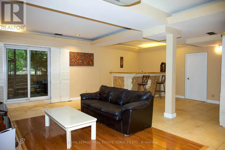 2B DEBELL LANE, Toronto (Newtonbrook East), Ontario M2M3Z4