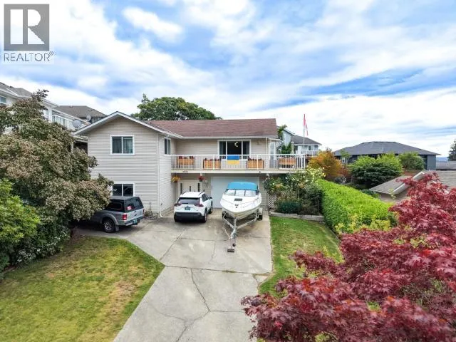 6886 HARVIE AVE, Powell River, British Columbia V8A5J1