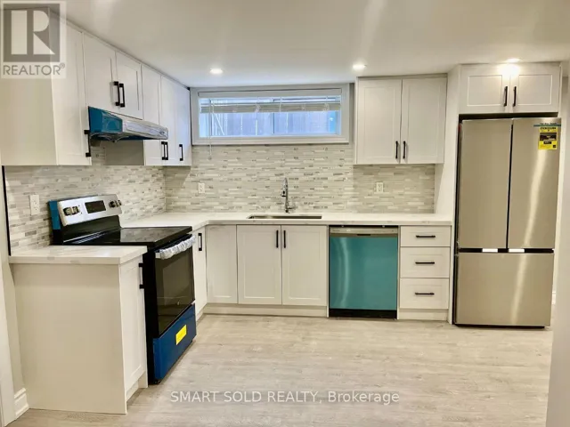 LOWER - 228 SILVERBIRCH DRIVE, Newmarket (Bristol-London), Ontario L3Y2Z5