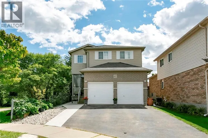 107 GLENCLIFFE Court, Kitchener, Ontario N2B3X1