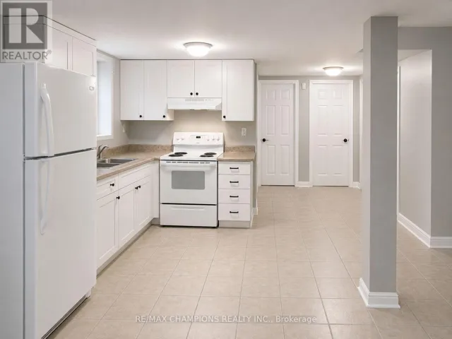 13 LION PRIDE LANE, Brampton (Sandringham-Wellington), Ontario L6R3E4