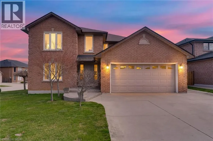 137 NATIONAL Drive, Hamilton, Ontario L6M0H1