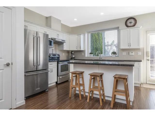 20854 72 AVENUE, Langley, British Columbia V2Y0J1