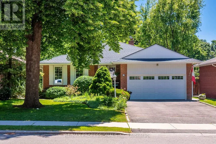 17 CLEARSIDE PLACE, Toronto (Markland Wood), Ontario M9C2G7