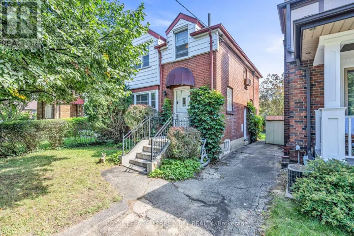 391 SUTHERLAND DRIVE, Toronto (Leaside), Ontario M4G1K1