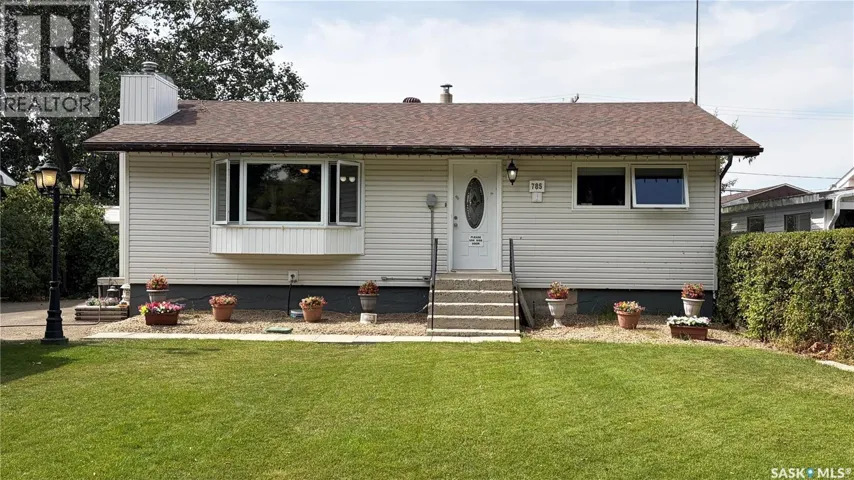 785 Centre STREET, Shaunavon, Saskatchewan S0N2M0