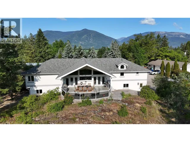 404 Ash Road, Creston, British Columbia V0B1G8