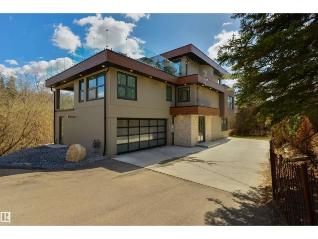 9213 97 ST NW, Edmonton, Alberta T6E3L1