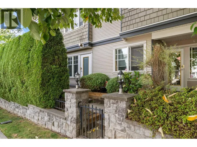 12 230 TENTH STREET, New Westminster, British Columbia V3M3X9
