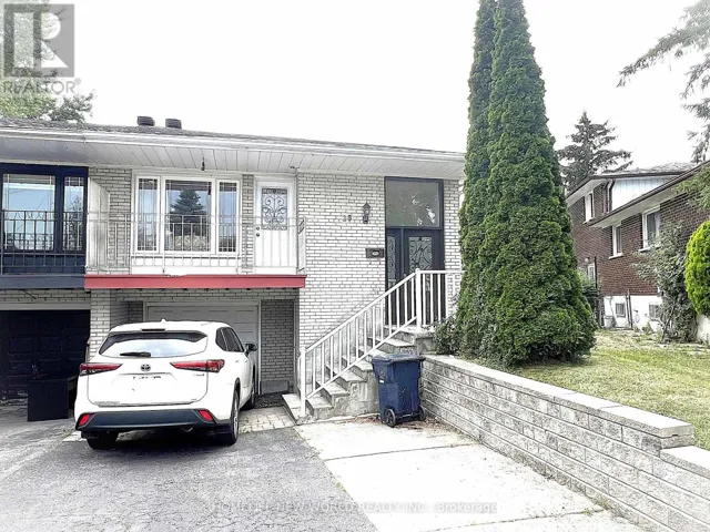 28 GREYHOUND DRIVE, Toronto (Bayview Woods-Steeles), Ontario M2H1K3