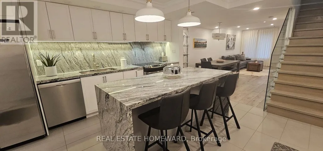 5 - 122 GLEN MANOR DRIVE, Toronto (The Beaches), Ontario M4E2X6