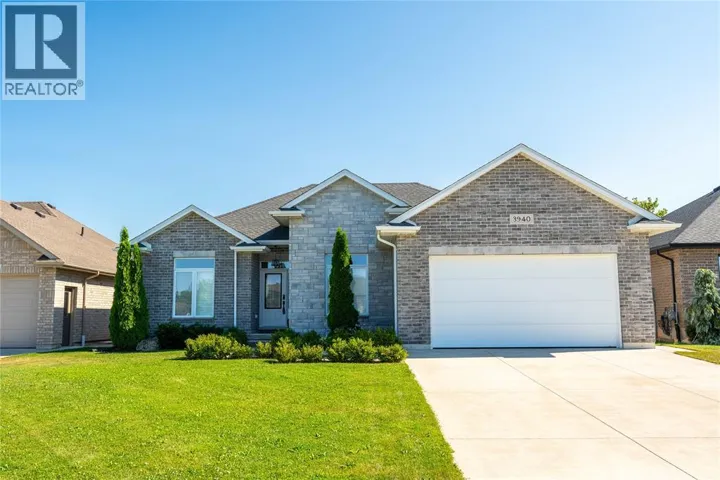 3940 ARIE COURT, Plympton-Wyoming, Ontario N0N1E0