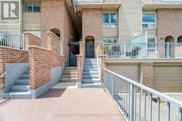 16 DUTCH MYRTLE WAY, Toronto (Banbury-Don Mills), Ontario M3B3K8