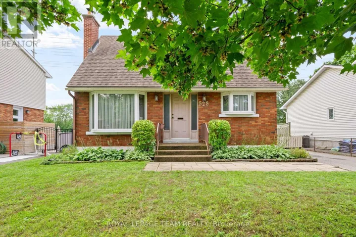 528 BROWNING AVENUE, Ottawa, Ontario K1G0T4