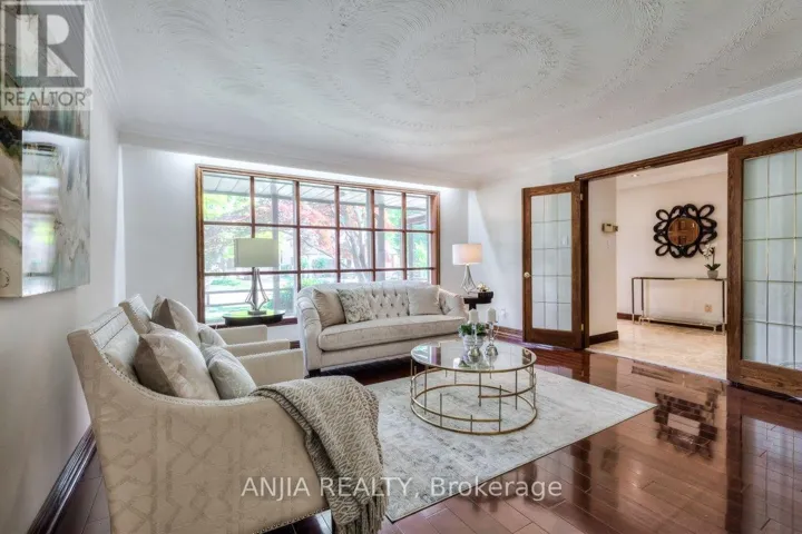 17 EALING DRIVE, Toronto (St. Andrew-Windfields), Ontario M2L2R4
