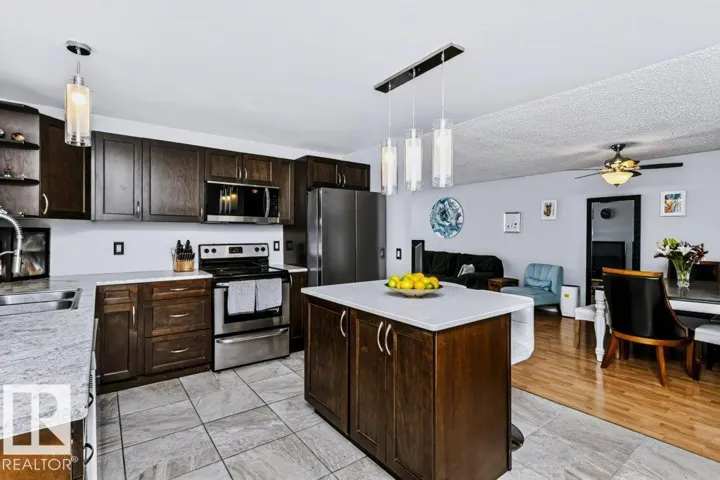 18431 95A AV NW, Edmonton, Alberta T5T3V7