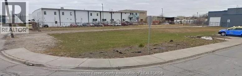 444 HANNA STREET East, Windsor, Ontario N8X2N4